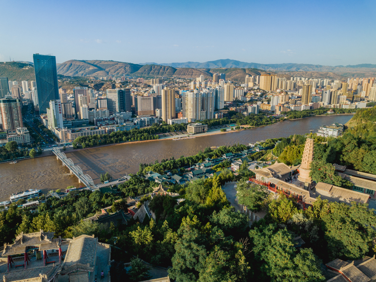 兰州,这座坐落于黄河之滨的古老城市,总是以其独特的韵味和风情吸引着