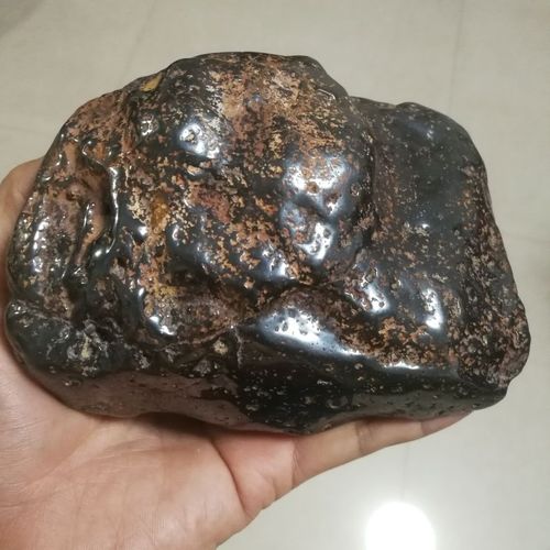 陨石原石 ,星友们欣赏分享 融流线燃烧特征漂亮4斤重  非卖品.