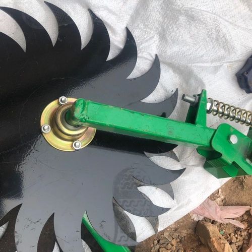 康达免耕机播种机配件勃农栽苗器 护苗器 免耕机护苗器 播种机nj