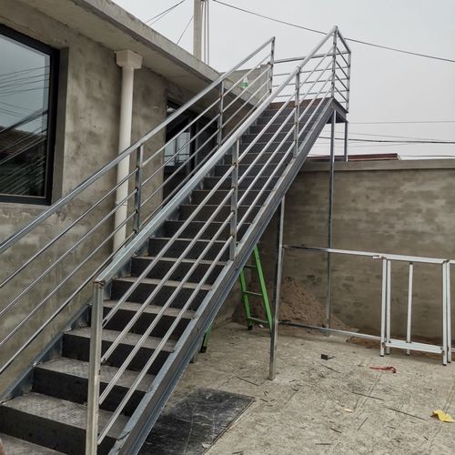 楼梯室外楼梯户外直梯旋转楼梯阳台楼梯加厚防滑花纹板铁踏步铁艺