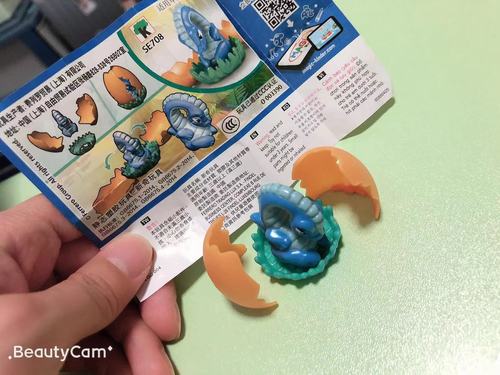 健达奇趣蛋内玩具恐龙蛋飞龙摆件
