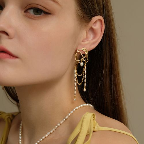 法式油画复古风戴珍珠耳环的少女ins风夸张欧美长款流苏镶钻耳环
