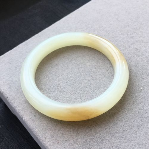 玉韵传说 新疆和田玉且末料糖青白玉手镯内径:54mm 带证书