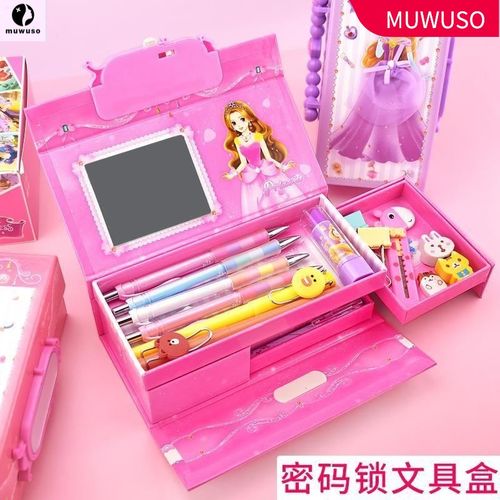 女孩子最喜欢的文具盒带锁的学生可爱又漂亮小女孩的美丽的三年级