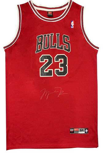 乔丹亲笔签名球衣 jordan公牛队红色23号 含证书 裱框收藏