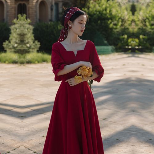 闲逛者2021秋冬季新款连衣裙赫本风小红裙法式复古方领收腰大摆气质中