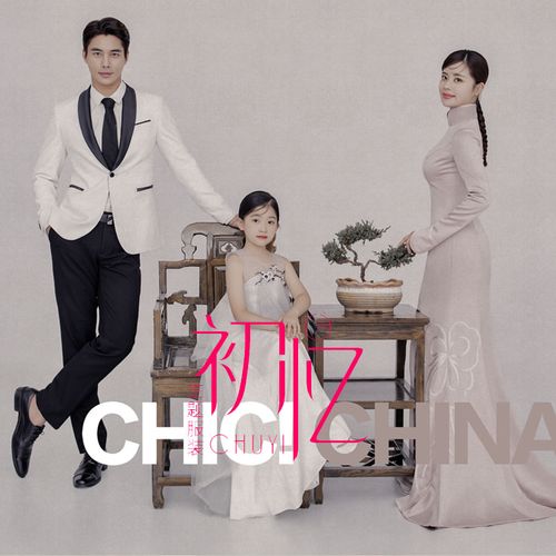 2022年展会新款影楼亲子摄影写真服装工笔画旗袍一家三口全家福