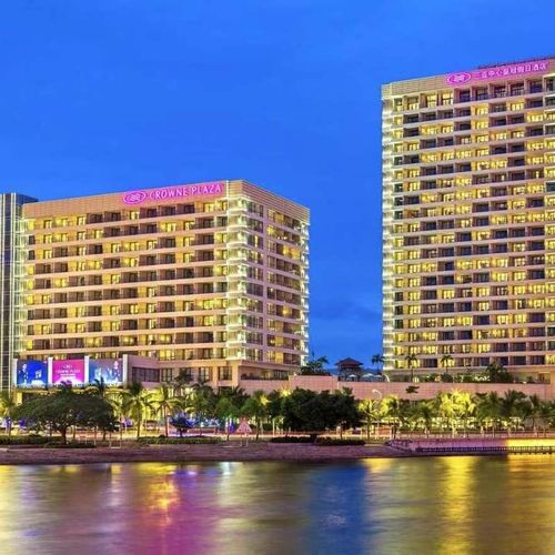 三亚中心皇冠假日酒店皇冠豪华房2晚 冲浪 旅拍 巴士