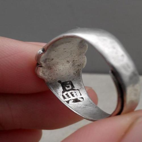 【祖传】戒面造型很有特色带款的民国老银戒指