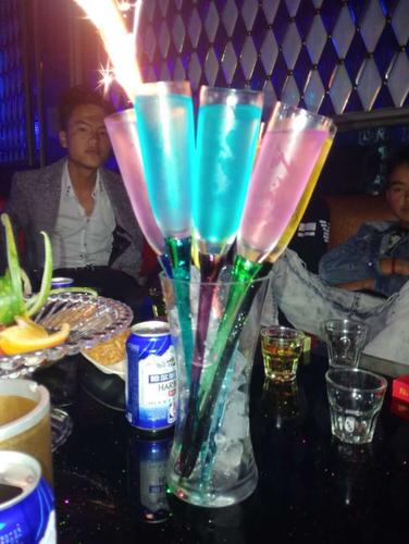 创意沙滩杯鸡尾酒杯套装玻璃 彩色玻璃香槟杯 酒吧ktv家用酒具