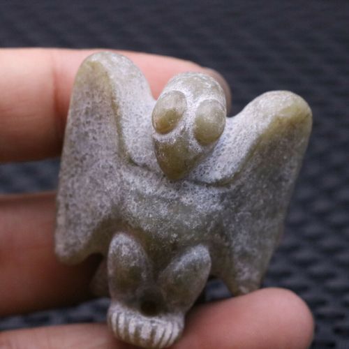 红山文化灰皮玉鸟,酷酷