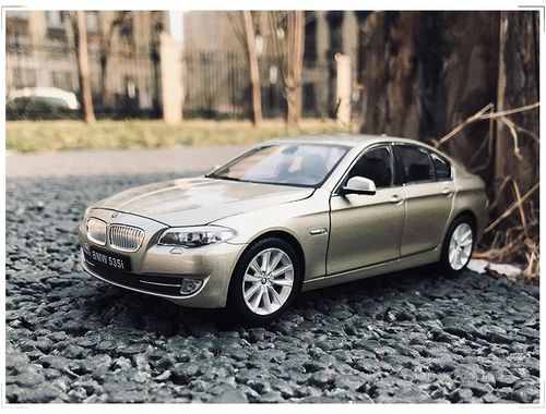 威利/welly 1:24 宝马535i 宝马5系 静态合金汽车模型礼品摆件