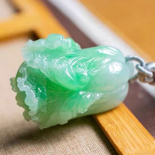 缅甸a货翡翠阳绿白菜吊坠男女冰种阳绿百财玉坠玉白菜挂件项链