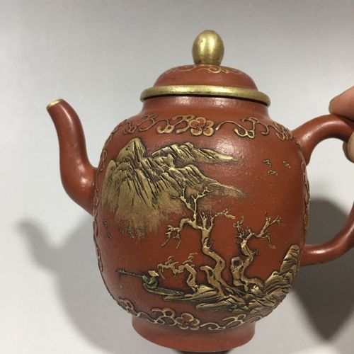 品价:宫灯紫砂壶底款:追远堂13/11厘米容量:260毫升朱泥