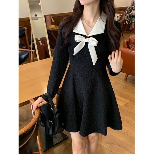 蝴蝶结撞色连衣裙女秋冬新款韩版气质小香风内搭外穿收腰年会裙子