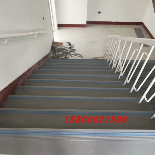 深灰色楼梯贴台阶贴踏步垫pvc塑胶楼梯踏步板整体楼梯防滑地胶
