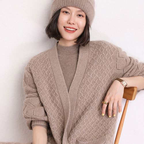 秋冬新款羊绒衫女针织外搭宽松加厚外套毛衣带兜绞花羊毛落肩开衫
