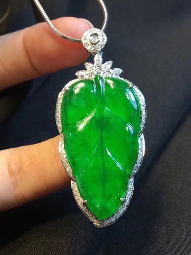 天然a货老坑翡翠高冰种正阳绿叶子翡翠吊坠女玉叶子玉坠挂坠吊坠