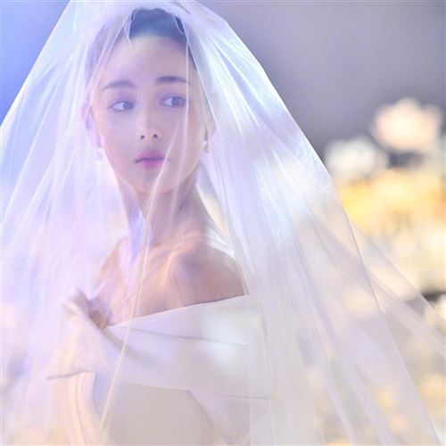 m2021张馨予同3双头新娘婚纱层d纱韩式缎面包边简约大气长款米新