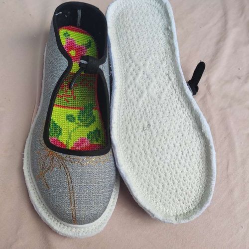 贵州千层底布鞋农村纯手工纳底一子带扣平底云南绣花单鞋女款嫁妆