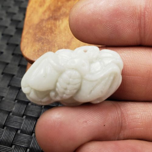 厂家直销天然玉石a货蓝田玉蝙蝠挂件蓝田玉福在眼前吊坠玉蝙蝠