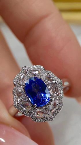 76克拉天然矢车菊蓝宝石戒指真金真钻