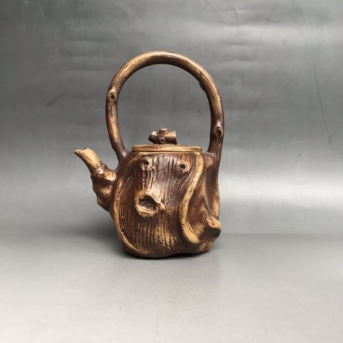 紫砂壶 品茗:树桩提梁底款:裴石民材质:段砂容量:420cc