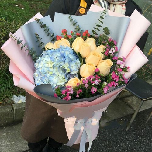 玫瑰绣球桔梗生日爱情花束深圳鲜花速递花店同城上海北京广州福田