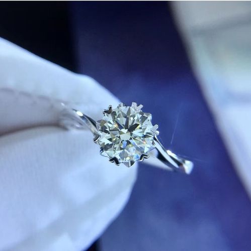 唯钻品 扭臂雪花款白18k金钻石女戒 圆形显钻结婚钻戒