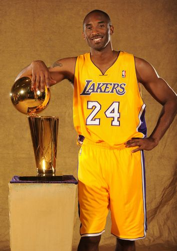 科比nba篮球明星海报酒吧装饰画牛皮纸相框相片纸有框画挂墙壁画