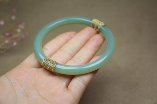 和田玉老坑俄碧粉青猫眼镶金手镯