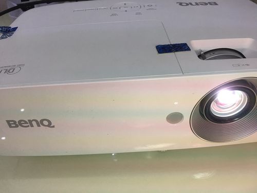 1080p高清3d明基hd2324投影机,白天直投,色彩鲜艳