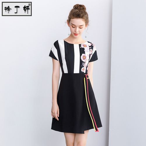 夏季女装2022新款黑白条纹大码高腰直筒a字裙连衣裙今年流行裙子