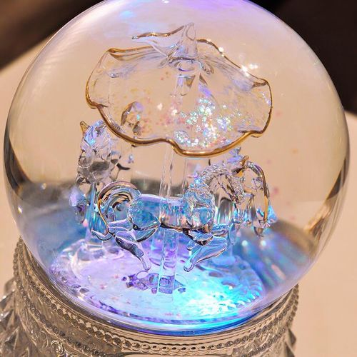 创意生日礼物旋转木马水晶球音乐盒雪花水晶球蓝牙圣诞音乐盒飘雪