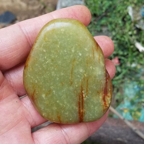 新疆和田玉原石毛料山料沙枣青和田玉籽料玉料重142克