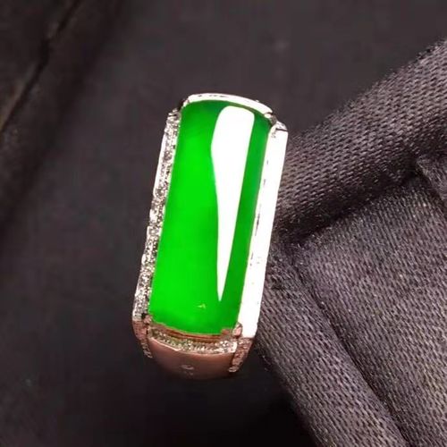 天然翡翠戒指男士冰种帝王绿蛋面方马鞍戒指女戒面满绿18k金镶玉