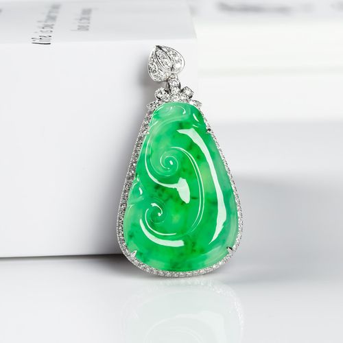 天然a货翡翠吉祥如意吊坠冰种阳绿色如意挂件18k金镶嵌玉石女坠子