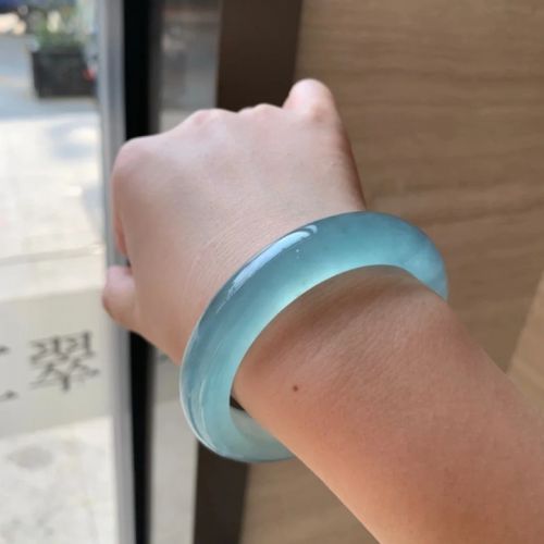 伊梦娇 蓝水冰种海蓝宝玉镯晴水底天青冻手镯子天空蓝岫玉送女友生日