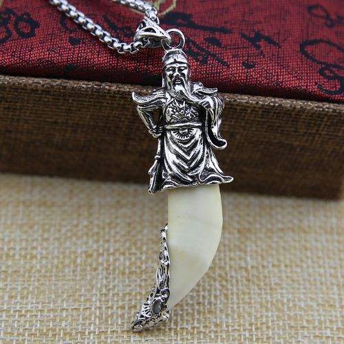 护身关公狼牙吊坠男士 造型骨质真黑狗牙项坠 复古潮男 图片色