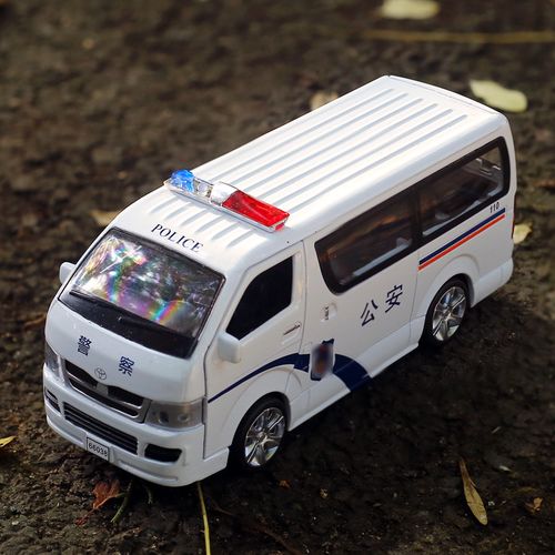 合金丰田海狮警车救护合金面包车回力声光男孩子玩具