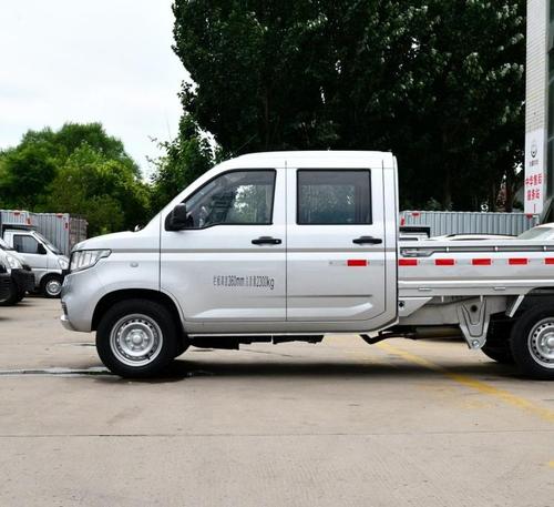 五菱荣光新卡双排 车窗玻璃全车膜汽车贴膜隔热防晒