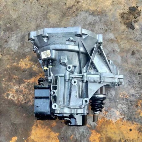 8  2.0新福克斯嘉年华1.6手动变速箱总成