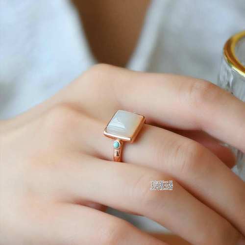 天然和田玉羊脂玉方戒925纯银古法金羊脂白金镶成色款式简单时尚