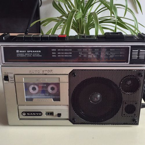 日本原装三洋2564收录机品相好功能正常.