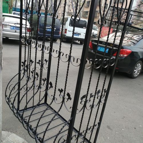 北京锻钢铁艺防盗窗铁艺护栏防盗网防护窗栅栏镀锌网花钢筋棍铁艺