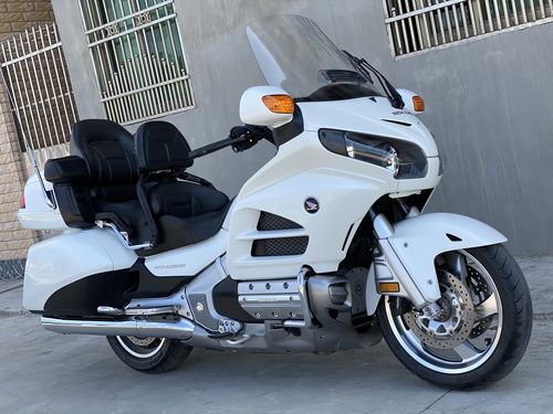 本田金翼1800cc长途旅行巡航大绵羊马杰斯特进口水冷大踏板摩托车