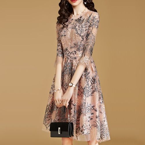 2021春夏新款女装刺绣网纱气质蕾丝镂空连衣裙中袖修身a字裙子