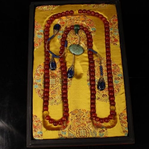 珍藏清代宫廷御用老罕见珍贵红色猫眼朝珠一条 配老漆器盒