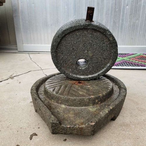 民俗老物件长嘴小石磨青石老石磨流水茶台农家院会所装饰道具摆件