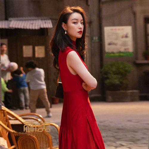 红色连衣裙朱锁锁倪妮同款法式气质春夏赫本风百褶修身针织裙子